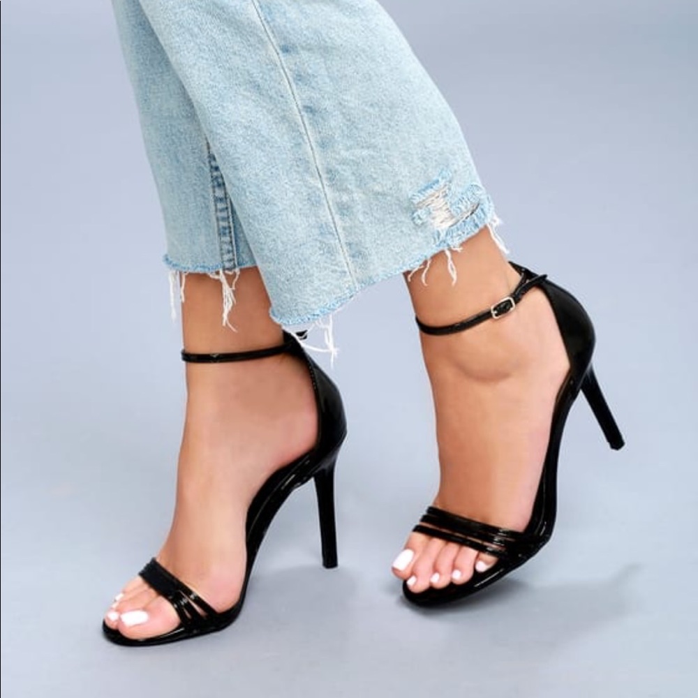 🔥Lulu’s | patent leather heel.